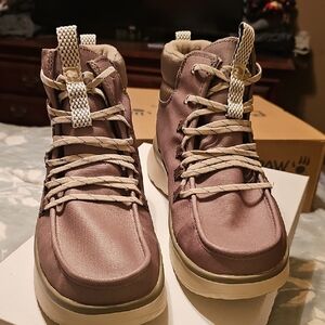 Hey Dude Women's Winter Boots Tan In Color